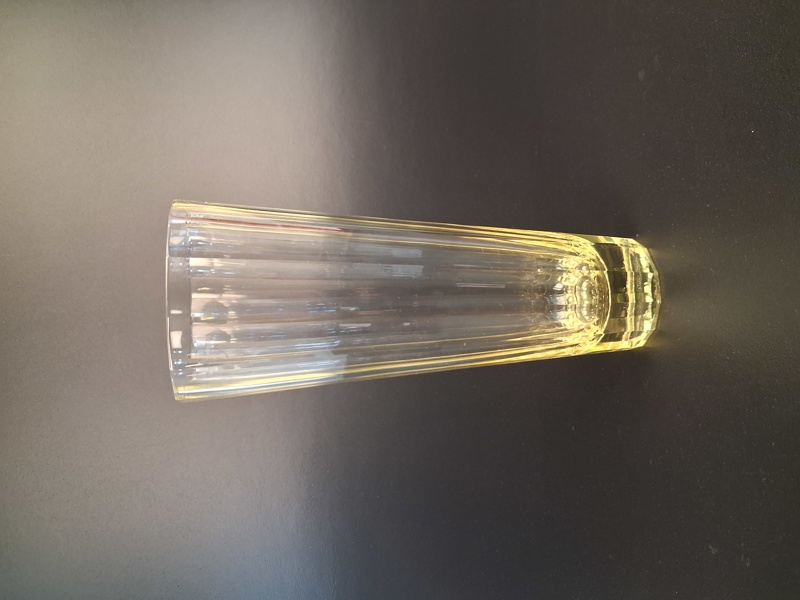 VICKE LINDSTRAND. Vas, Kosta Boda, signerad, Nagg.