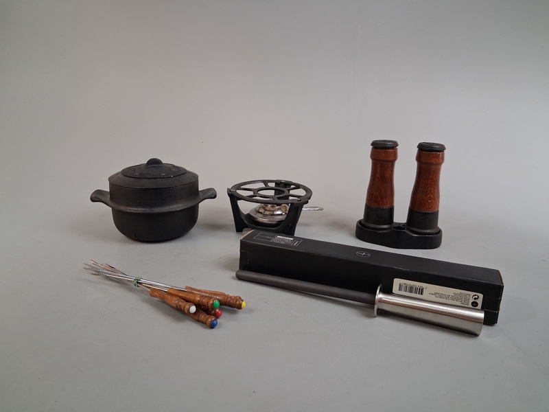 Salt & Peppar Skeppshult, oanvänt bryne Sagaform & fondueset i gjutjärn.