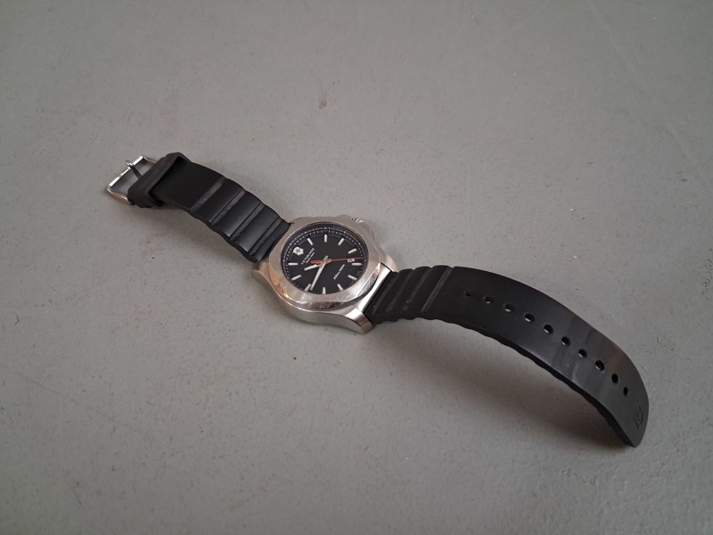 VICTORINOX. Herrklocka, Swiss Army.