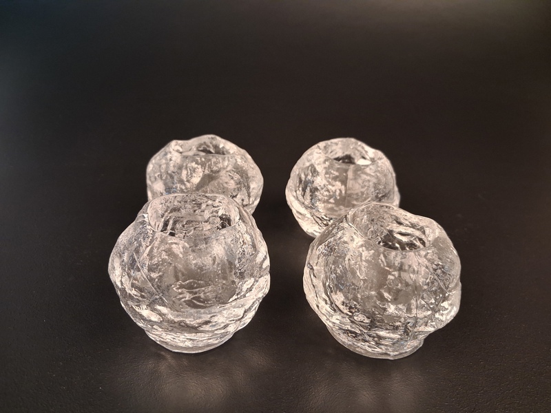 ANN WÄRFF. 4 Ljuslyktor, "snöboll". Kosta Boda.