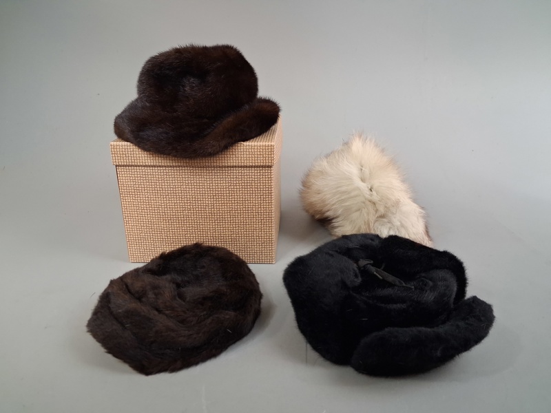 Diverse pälsmössor.