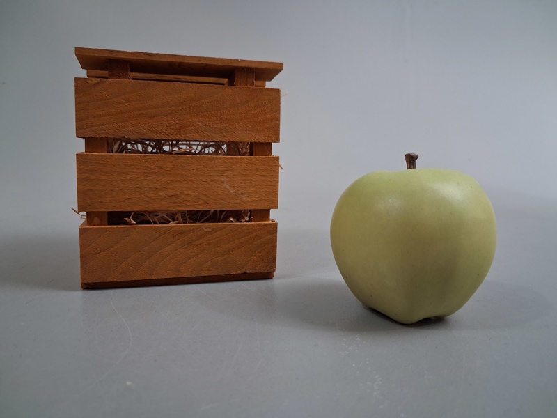 ROSE-MARIE BENGTSSON. Skulptur, "Äpple", keramik, Landskrona.