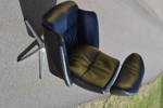 JAHN AAMODT. Fåtölj med fotpall, "Timeout chair", skinn, Conform, 2000-talet.