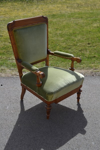 Fåtölj. Nyrenässans.