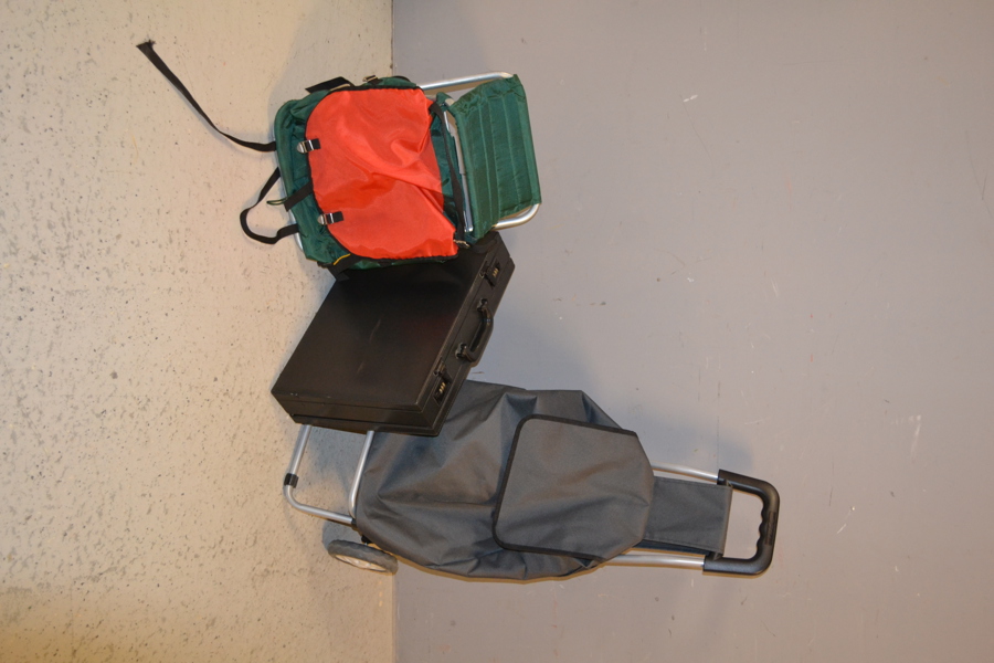 Ryggsäck med pall, dramaten & portfölj.