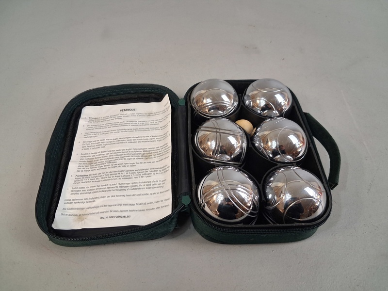 Bouleset. Petanque.