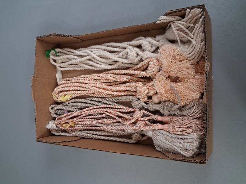 Gardinomtag. Tazzels.