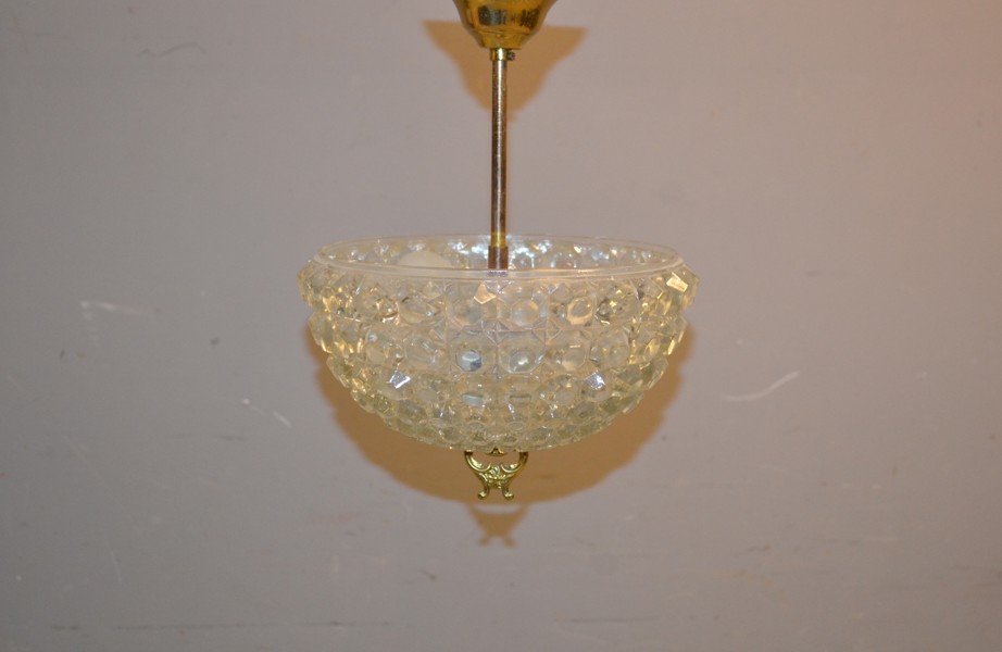 Taklampa. Mässing & glas, 1900-talets andra hälft.