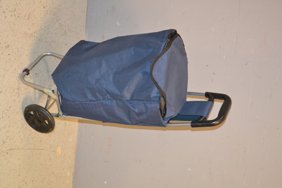 Shoppingväska på hjul. Typ dramaten.