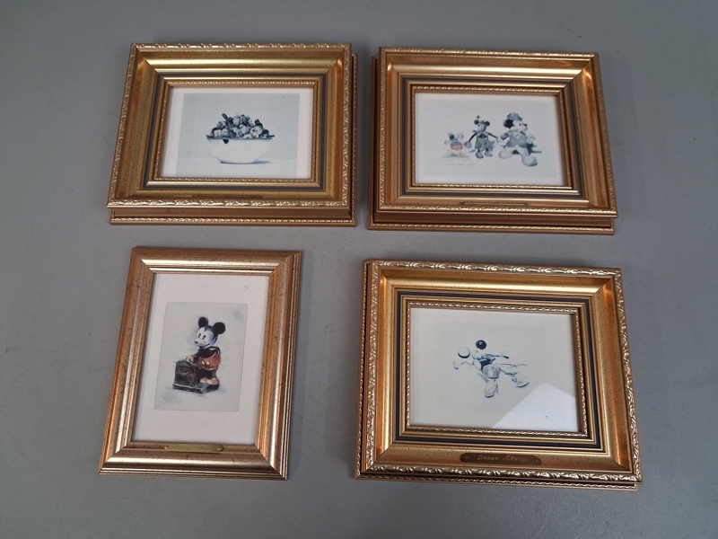 4 Inramade Lasse Åberg tryck. Solblekta motiv.