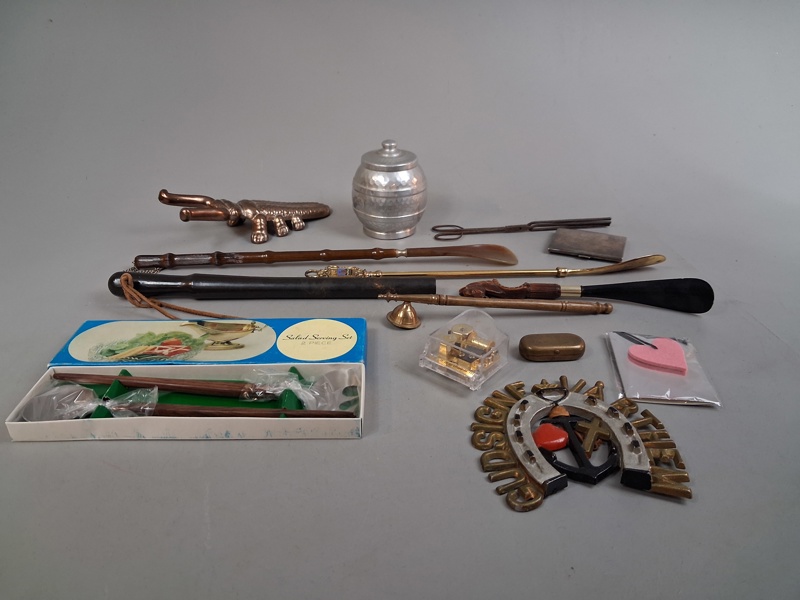 Diverse. Bl.a speldosa, Ljus-släckare, skohorn m.m.