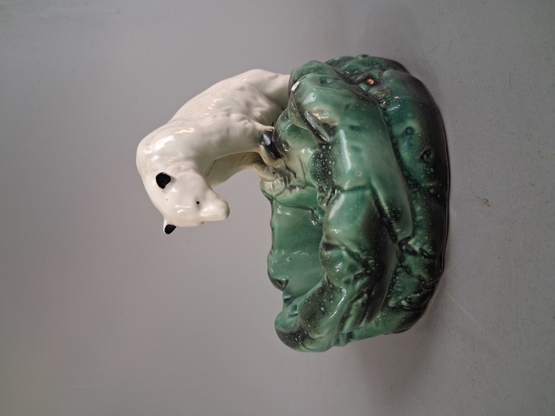 Skål med isbjörn, Dit mar Urbach, Tjeckoslovakien.