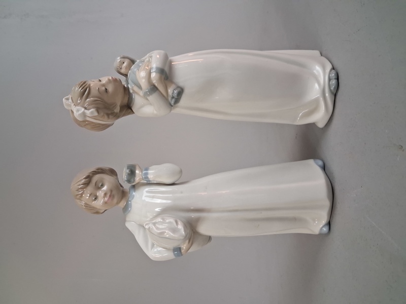 2 Figuriner. Zaphir. I nattdräkt.