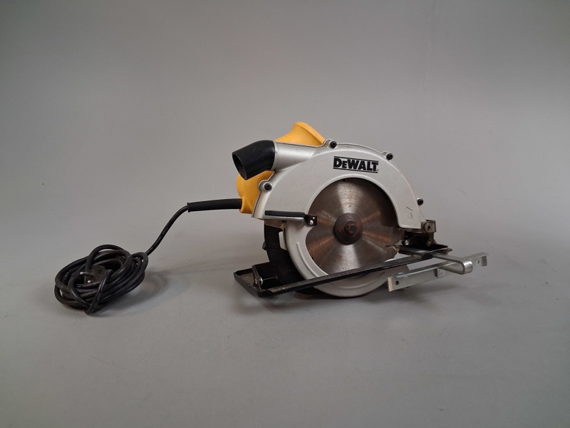 DeWalt. Cirkelsåg. D23620-QS.