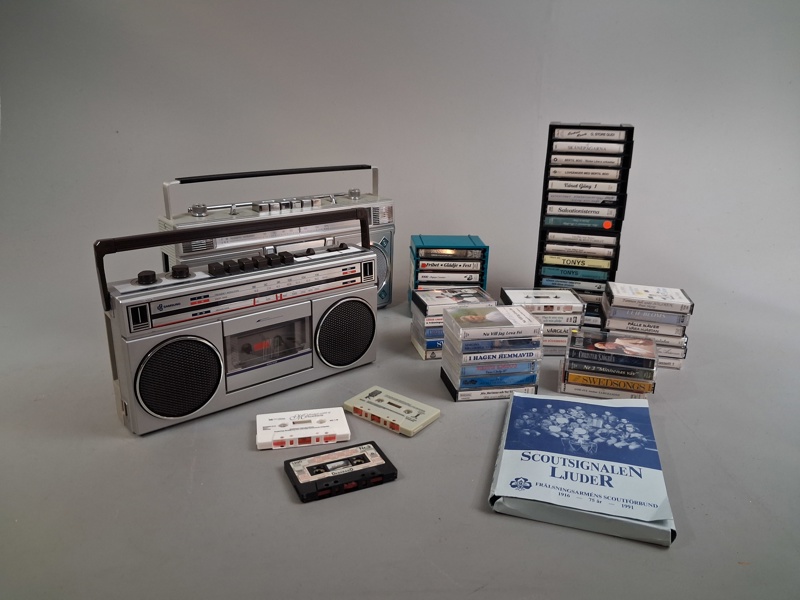 Kassettband & 2 Radio Samsung, Trisat.
