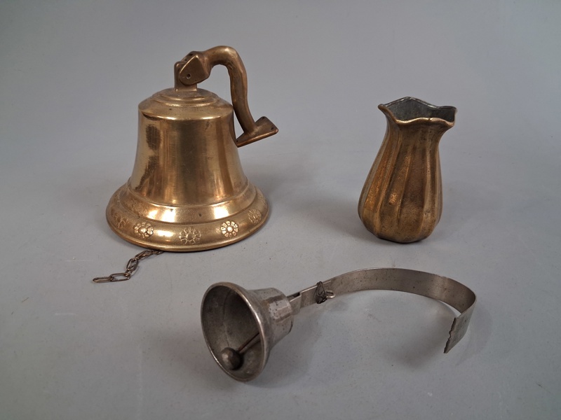 2 Klockor & en vas. Malm m.m.