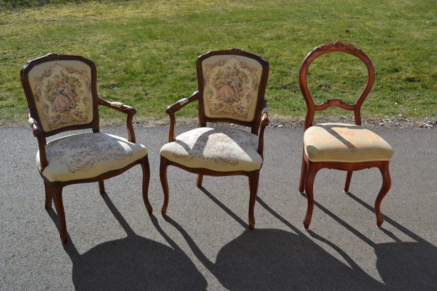 2 Karmstolar & stol. Nyrokoko, 1900-talet.