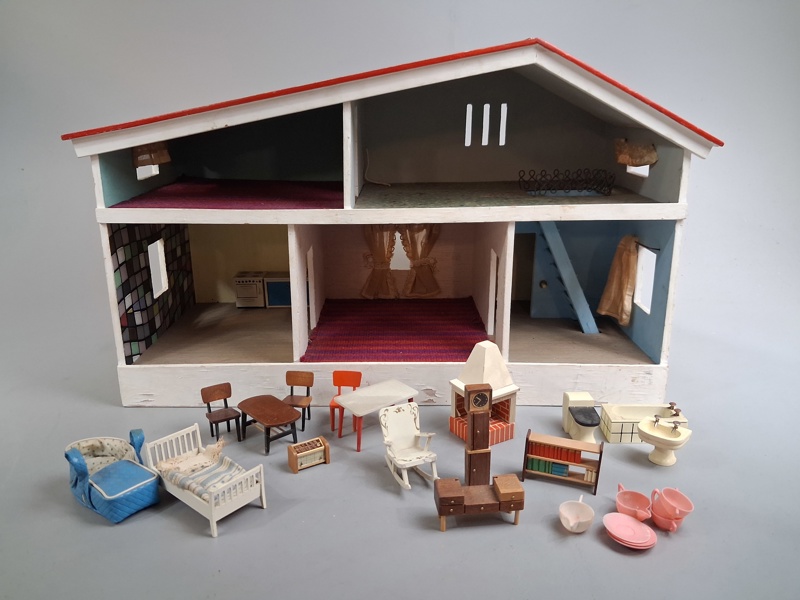 Dockskåp. Hemmabygge med tillbehör.