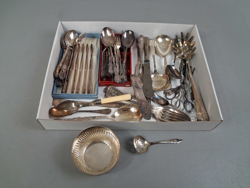 Diverse bestick. Bl.a delar Amsterdam, nysilver.