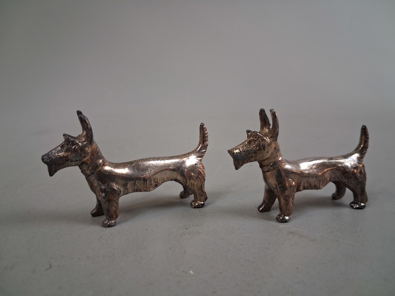 2 Knivlägg. Skottar.