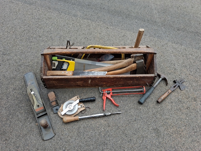 Diverse verktyg & trälåda.