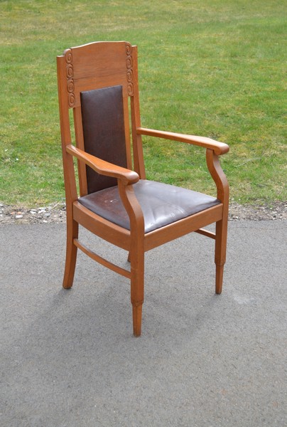 Karmstol. Ek, 1900-talets första hälft.