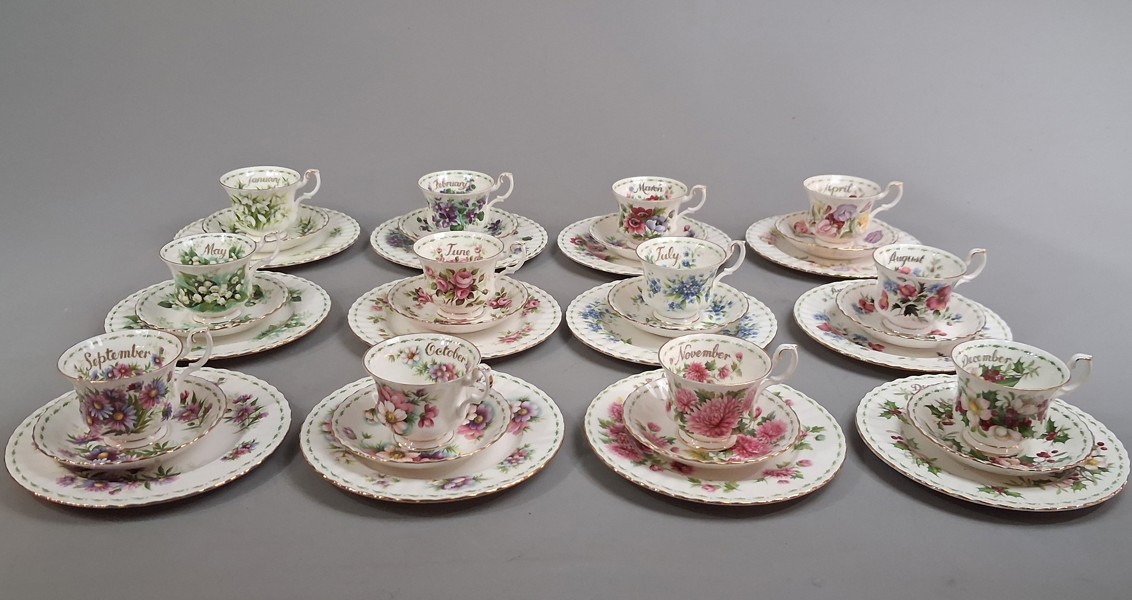 ROYAL ALBERT. Månadskoppar med fat & Assietter. Januari-December.