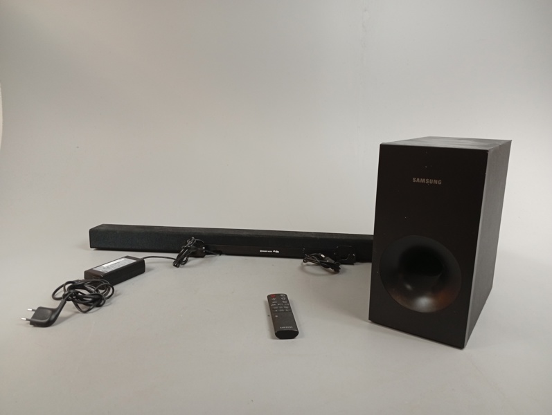 Soundbar med sub. Samsung.