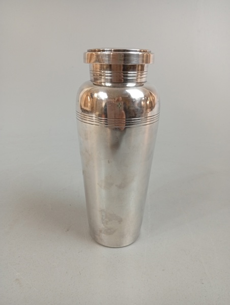 SYLVIA STAVE. Cocktailshaker, Nysilver, C.G. Hallberg, Stockholm, 1930-talet.