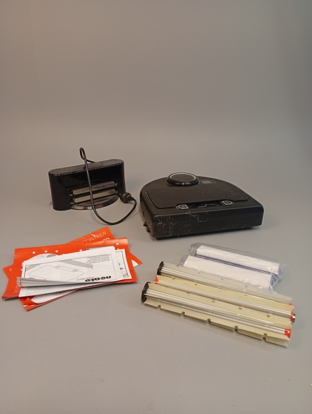 Robotdamsugare. Neato.