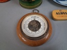 Diverse . Bl.a äldre burkar, barometer m.m.