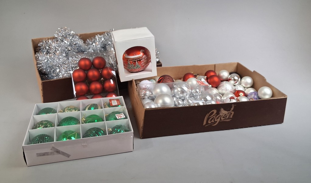 Diverse Julkulor & glitter. Samtida.