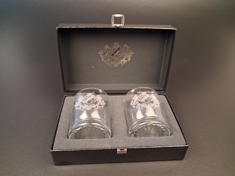 2 Whiskyglas. AIK:S Klubbmärke.