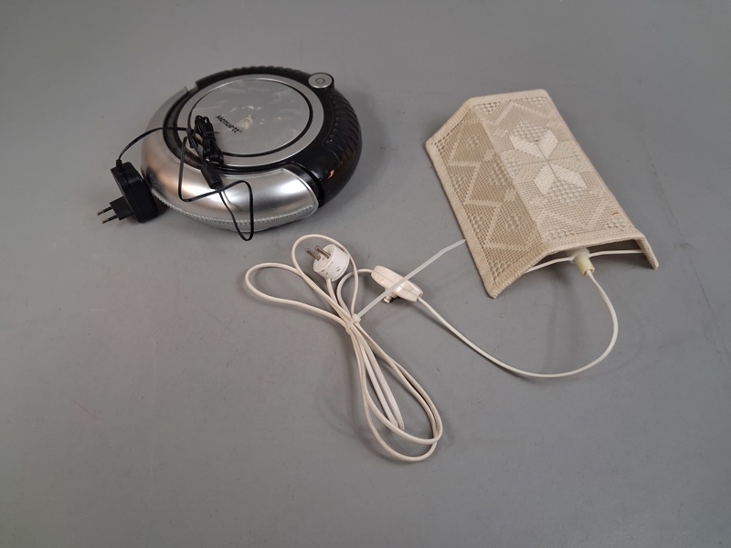 Mindre robotdammsugare Menuett & vägglampa Näversöm.