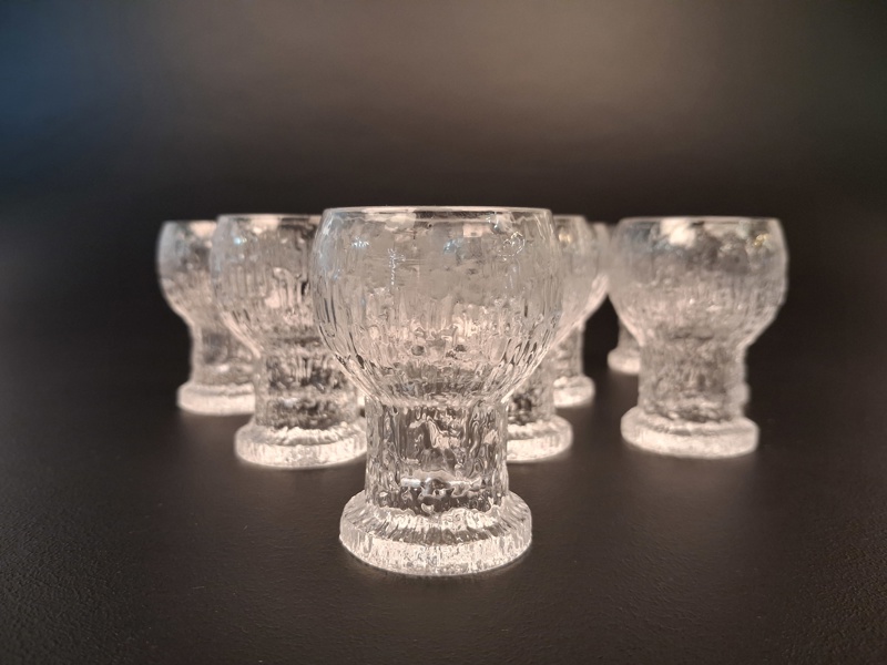 TIMO SARPANEVA. 12 Snapsglas. "Kekkerit", iittala.