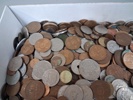 10 Kg mynt & några sedlar.