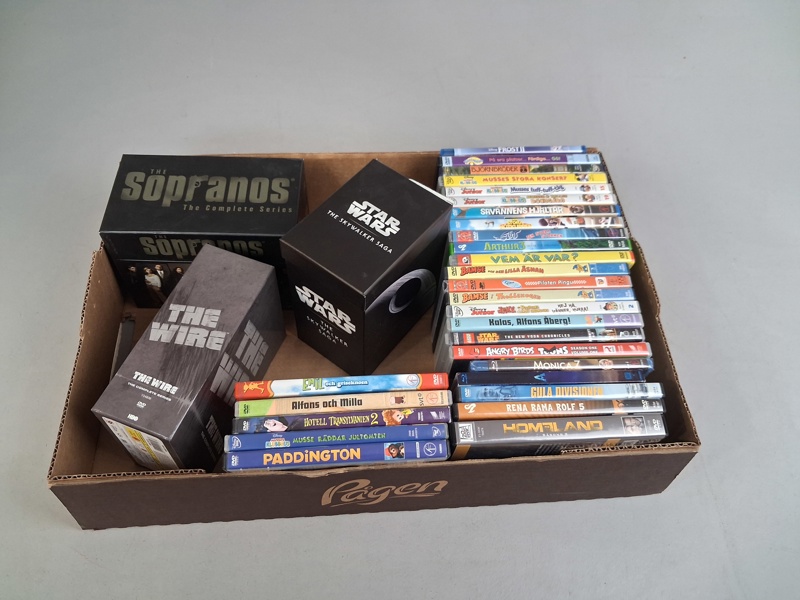 Diverse dvd filmer. Bl.a Starwars, The Soptanos, The Wire mfl.