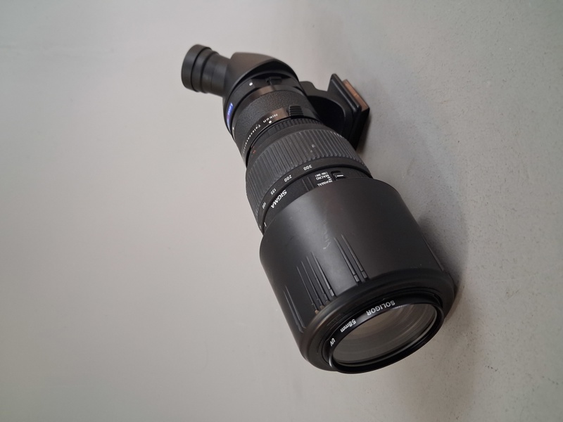 Telezoomobjektiv. Sigma 70-300mm/ Nikon Teleconverter TC-201.