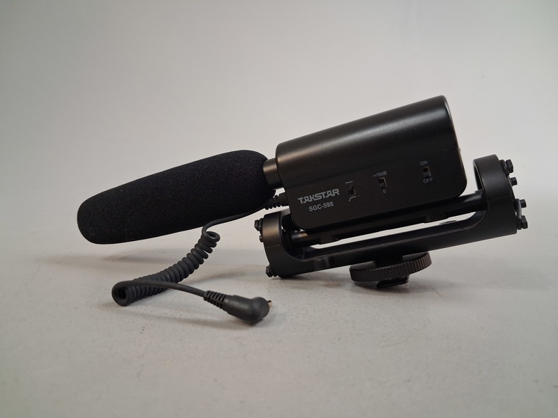 Takstar SGC-598. Shotgun-mikrofon för kameror.