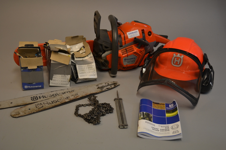 Motorsåg. Husqvarna 560 XP med tillbehör.