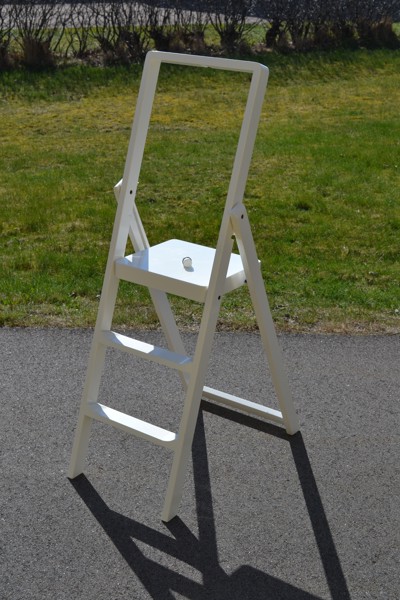 KARL MALMVALL. Stege, "Step Ladder", med väggmonteringsknopp, Design House Stockholm.