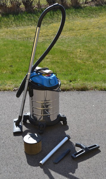 Våt & torrdammsugare. Biltema, WD1202/30.