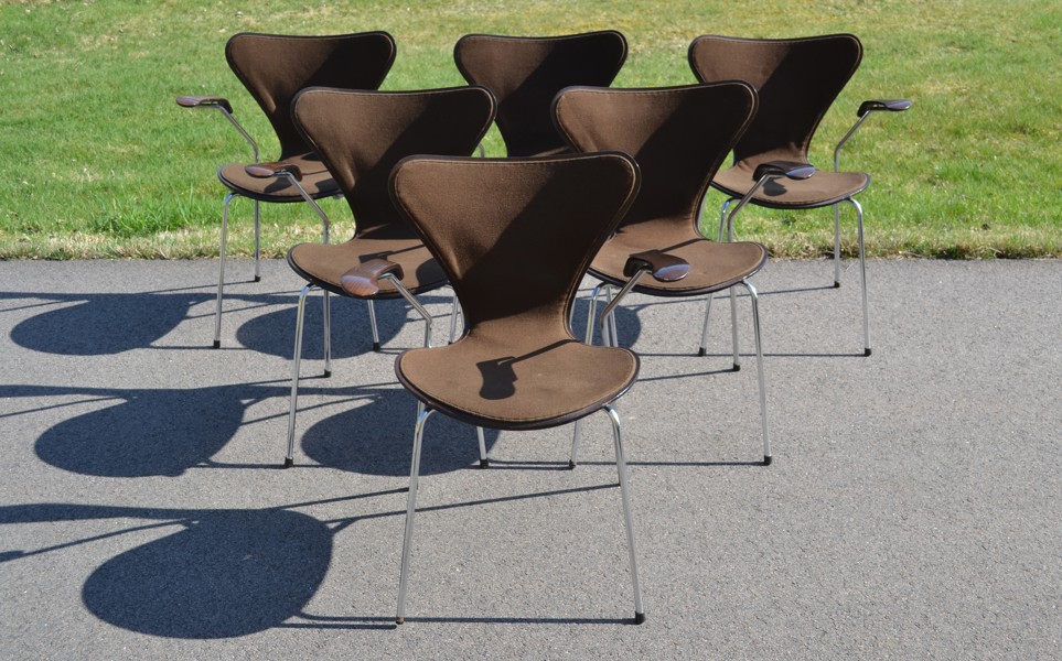 ARNE JACOBSEN. 6 Karmstolar, "Sjuan", Fritz Hansen, 1978, Danmark.