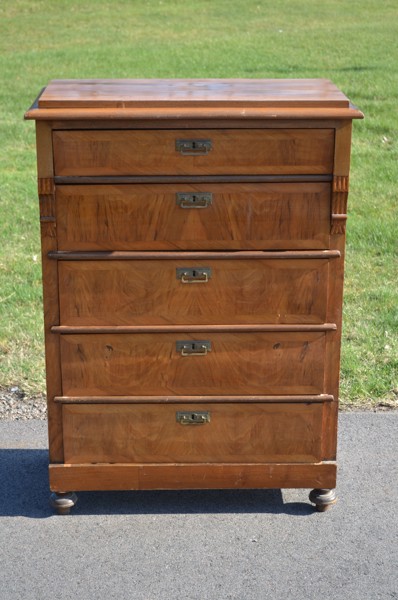 Byrå. Nyrenässans, 1800/1900-talet.