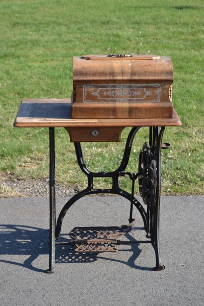 Äldre symaskin. Husqvarna, 1800/1900-talet.