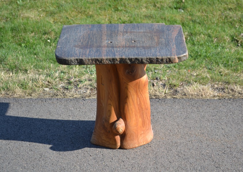 ANDERS ÖLUND. Mindre bord med stenskiva, osignerad.