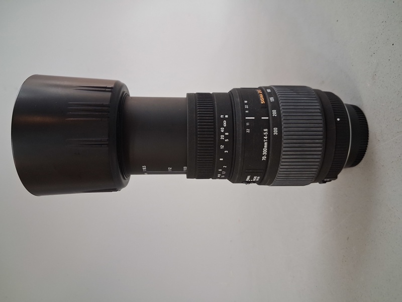 OBJEKTIV. Sigma DG 70-300mm.