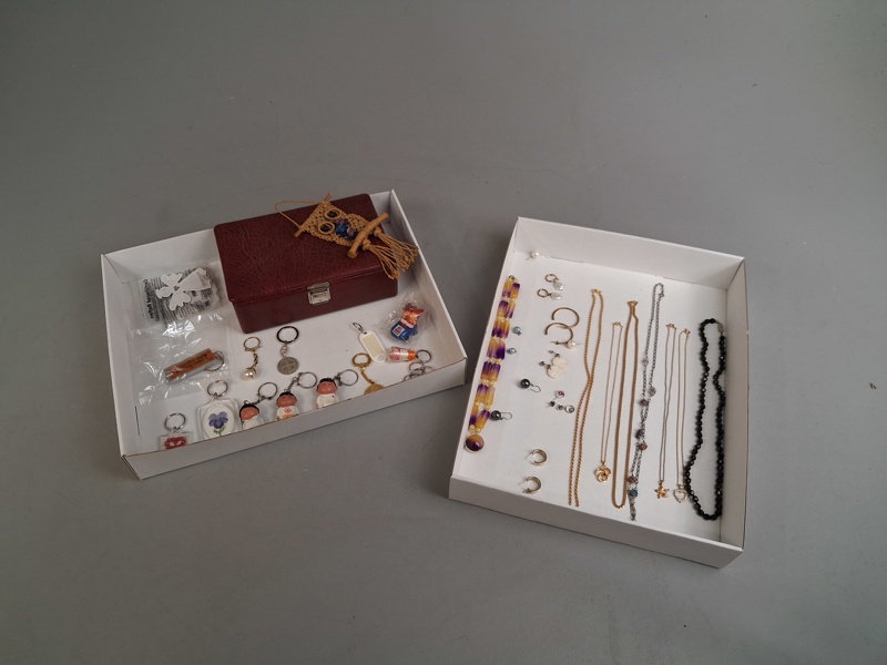 Diverse Bijouterier & nyckelringar m.m.