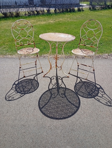 Cafe-set. Bord & 2 stolar, Metall.