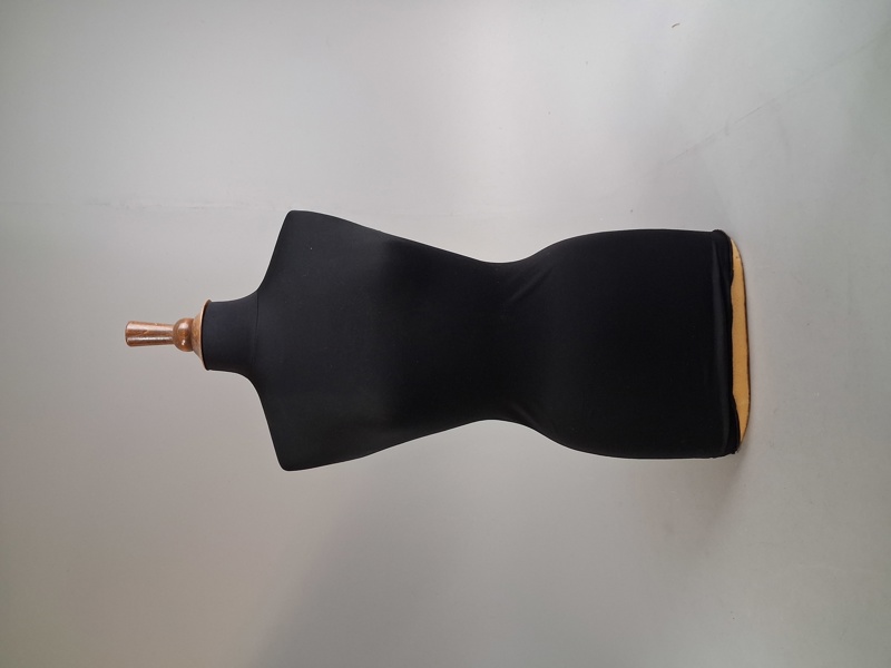 Torso. Kvinna. skyltdocka.